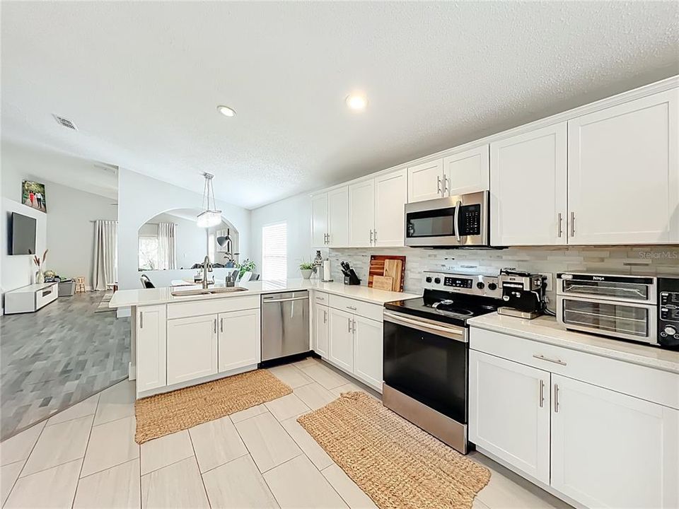 For Sale: $328,000 (3 beds, 2 baths, 1842 Square Feet)