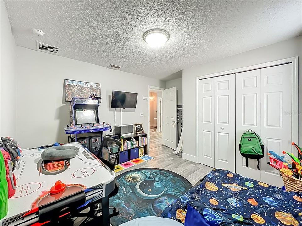 For Sale: $328,000 (3 beds, 2 baths, 1842 Square Feet)