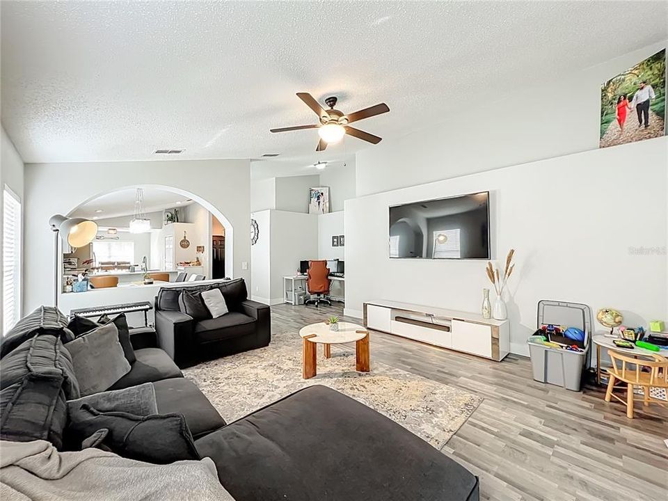 For Sale: $328,000 (3 beds, 2 baths, 1842 Square Feet)