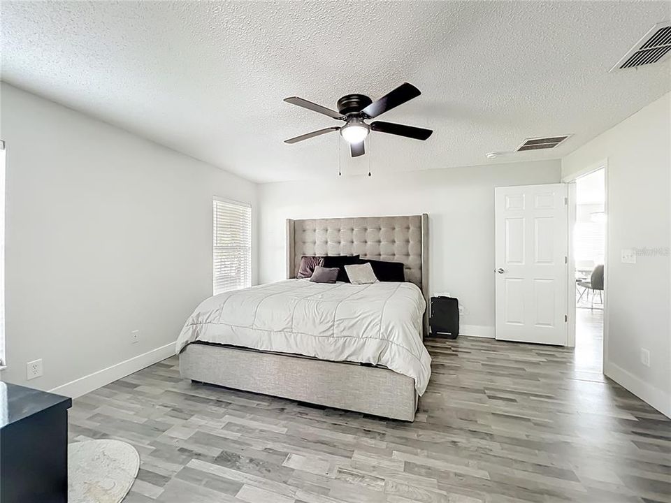 For Sale: $328,000 (3 beds, 2 baths, 1842 Square Feet)