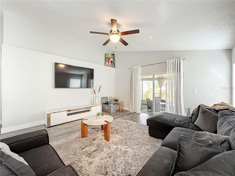 For Sale: $328,000 (3 beds, 2 baths, 1842 Square Feet)