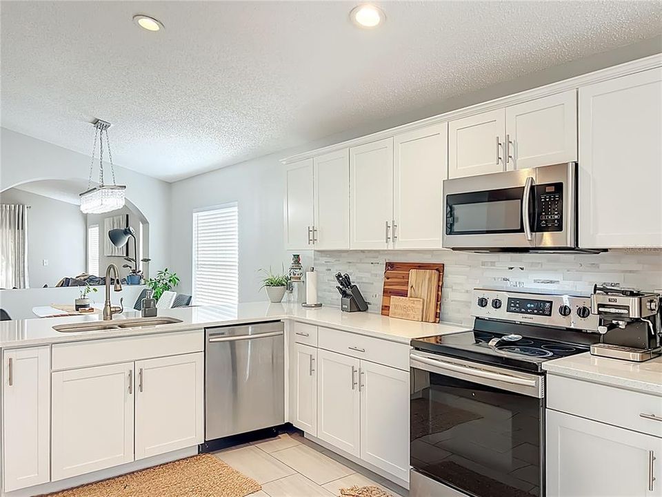 For Sale: $328,000 (3 beds, 2 baths, 1842 Square Feet)