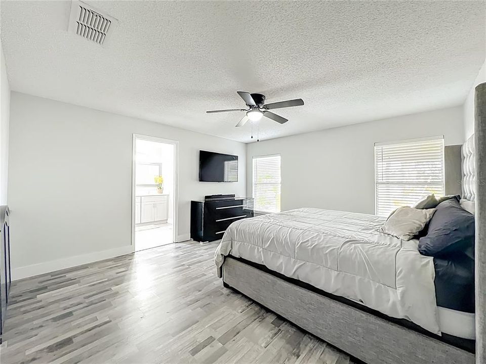 For Sale: $328,000 (3 beds, 2 baths, 1842 Square Feet)