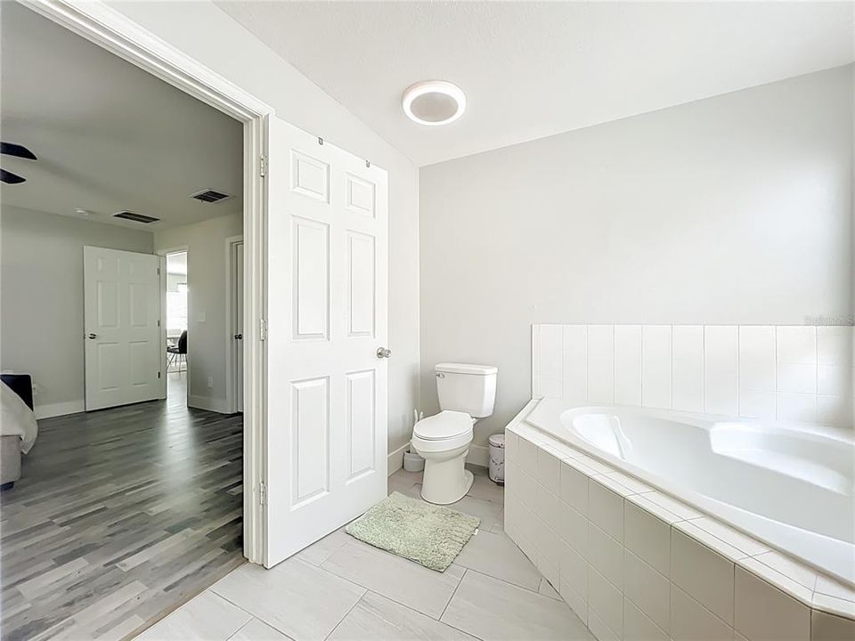 For Sale: $328,000 (3 beds, 2 baths, 1842 Square Feet)