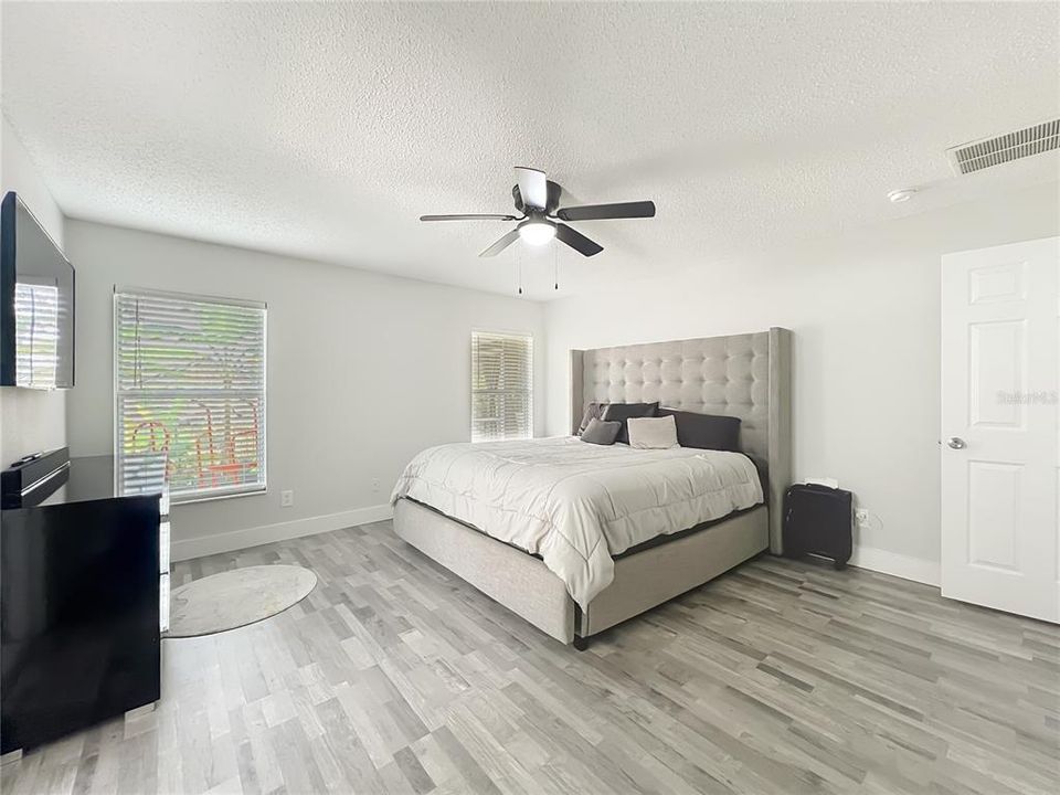 For Sale: $328,000 (3 beds, 2 baths, 1842 Square Feet)