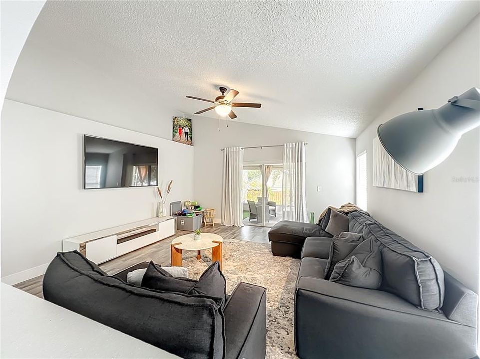 For Sale: $328,000 (3 beds, 2 baths, 1842 Square Feet)