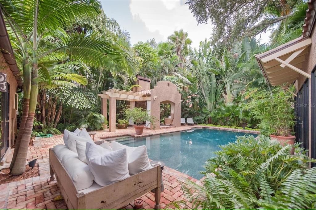 待售: $1,795,000 (4 贝兹, 3 浴室, 2698 平方英尺)