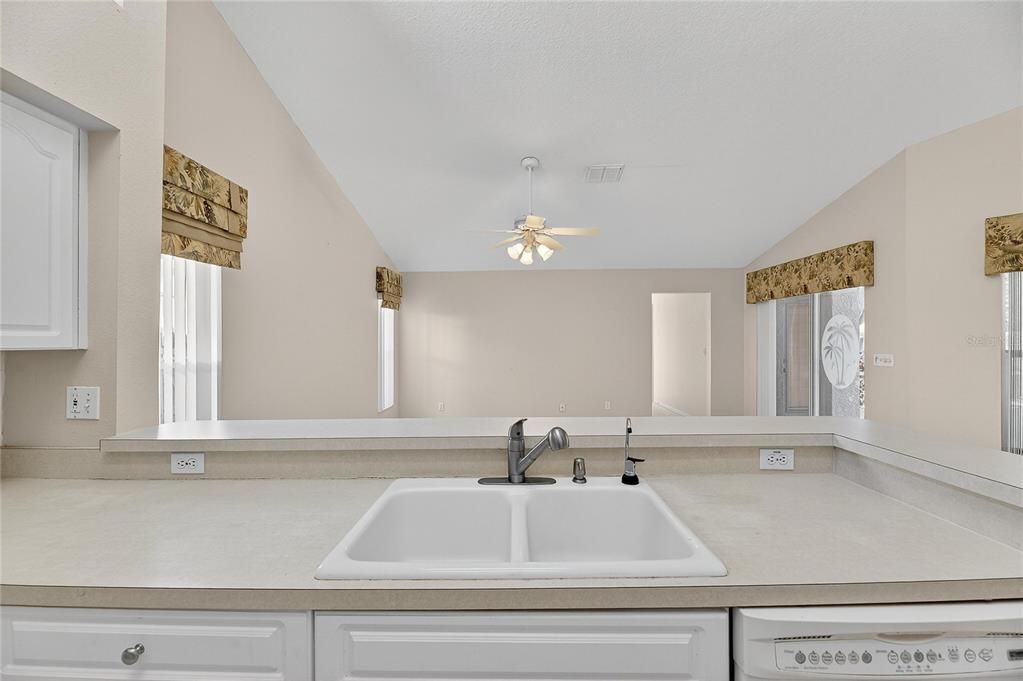 En Venta: $524,999 (4 camas, 2 baños, 1973 Pies cuadrados)