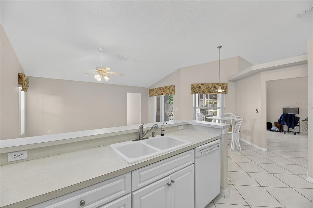 En Venta: $524,999 (4 camas, 2 baños, 1973 Pies cuadrados)