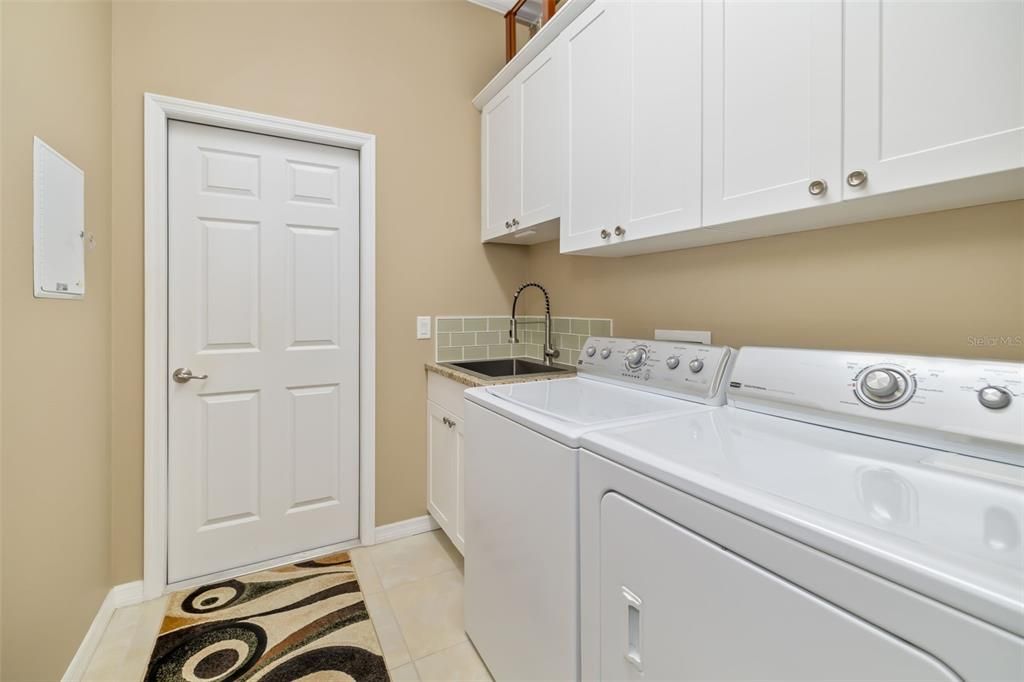 For Sale: $469,900 (3 beds, 2 baths, 1607 Square Feet)