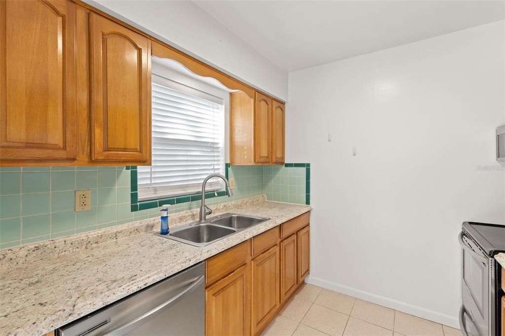 待售: $479,900 (3 贝兹, 1 浴室, 1240 平方英尺)