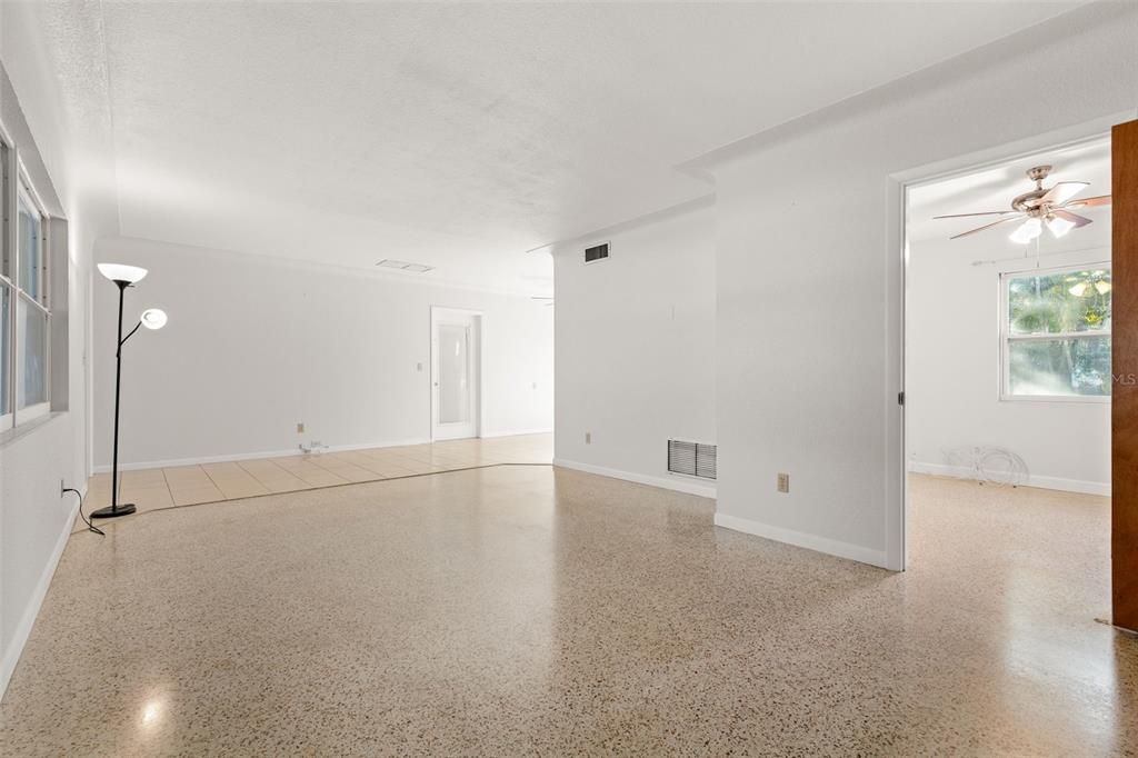 待售: $479,900 (3 贝兹, 1 浴室, 1240 平方英尺)