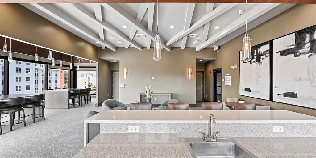 For Rent: $1,950 (2 beds, 2 baths, 953 Square Feet)