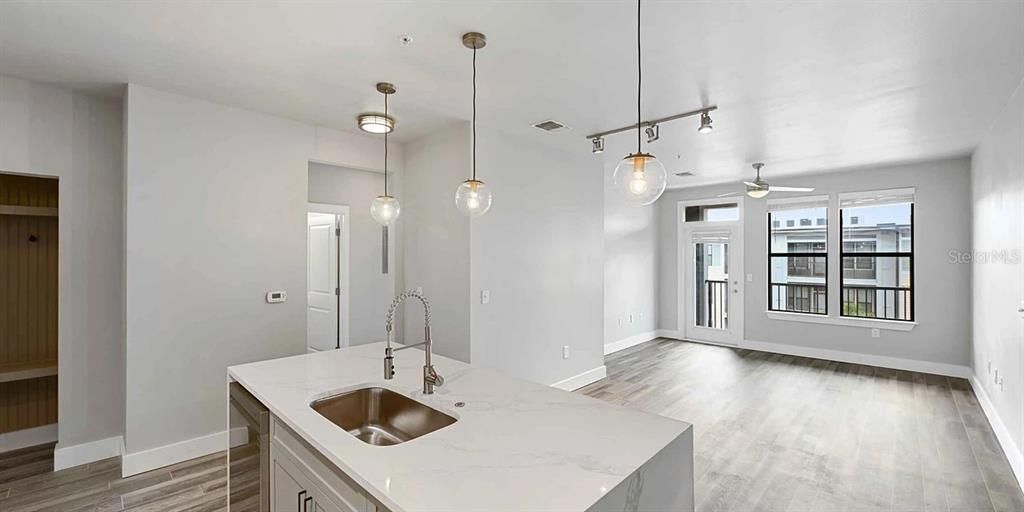 For Rent: $1,950 (2 beds, 2 baths, 953 Square Feet)