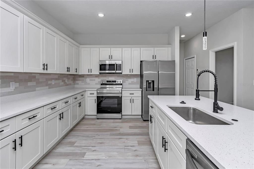 出租: $1,900 (4 贝兹, 2 浴室, 1816 平方英尺)