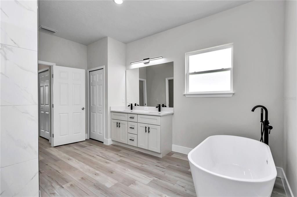 出租: $1,900 (4 贝兹, 2 浴室, 1816 平方英尺)