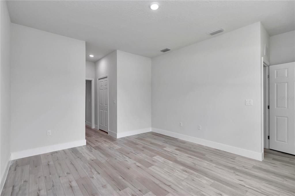 出租: $1,900 (4 贝兹, 2 浴室, 1816 平方英尺)