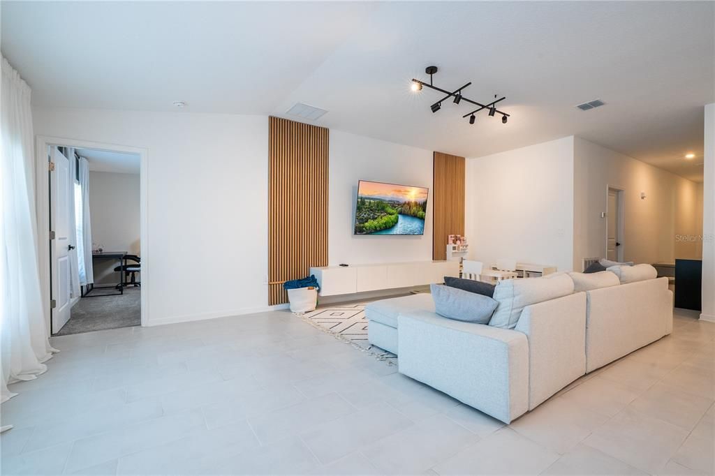 For Sale: $419,900 (4 beds, 2 baths, 2000 Square Feet)