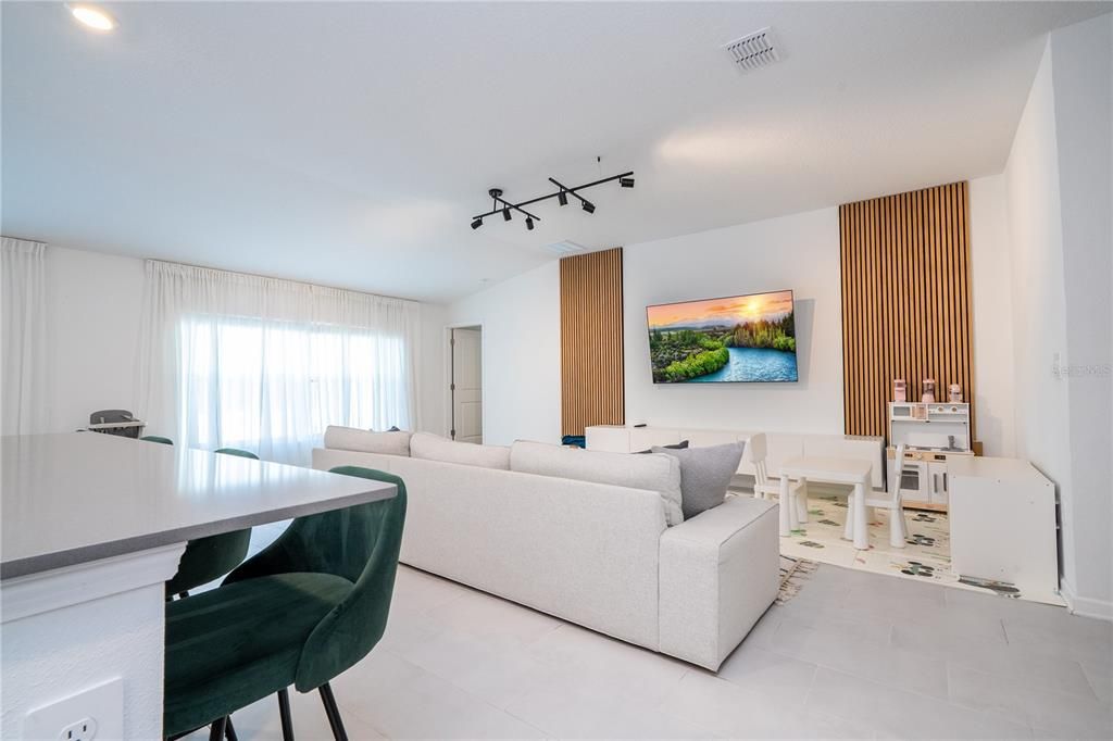 For Sale: $419,900 (4 beds, 2 baths, 2000 Square Feet)