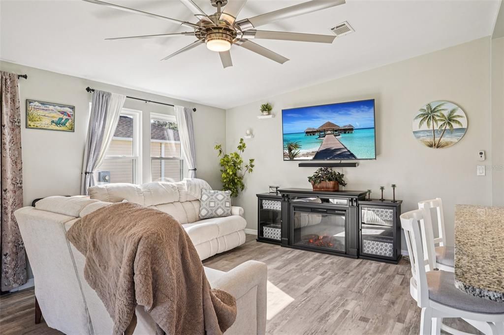 En Venta: $265,000 (2 camas, 2 baños, 1144 Pies cuadrados)