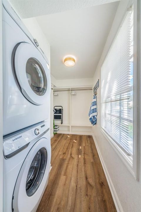 For Sale: $278,000 (1 beds, 1 baths, 823 Square Feet)