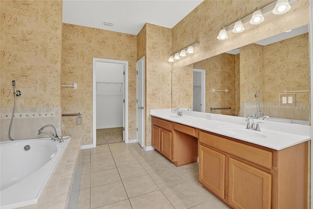 En Venta: $459,900 (4 camas, 3 baños, 2314 Pies cuadrados)