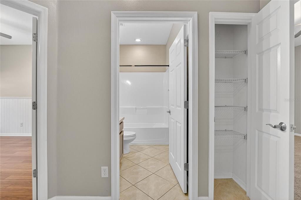 En Venta: $459,900 (4 camas, 3 baños, 2314 Pies cuadrados)