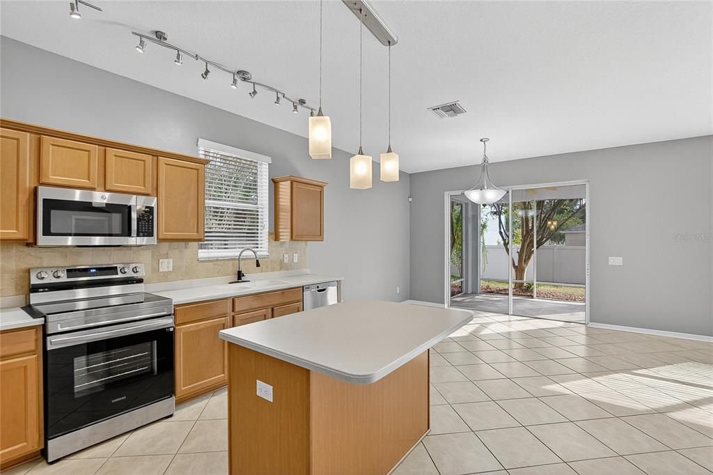 En Venta: $459,900 (4 camas, 3 baños, 2314 Pies cuadrados)