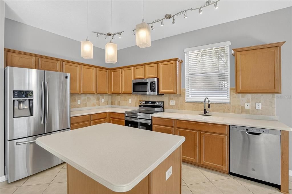 En Venta: $459,900 (4 camas, 3 baños, 2314 Pies cuadrados)