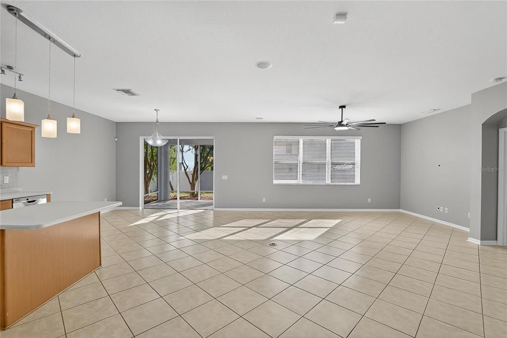 En Venta: $459,900 (4 camas, 3 baños, 2314 Pies cuadrados)