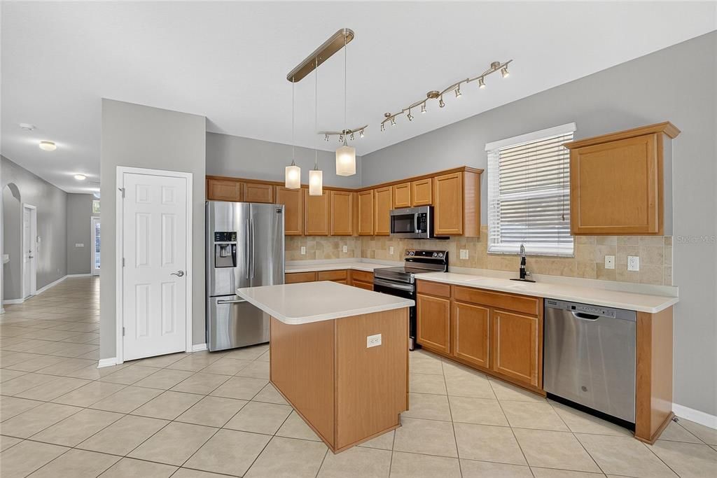 En Venta: $459,900 (4 camas, 3 baños, 2314 Pies cuadrados)