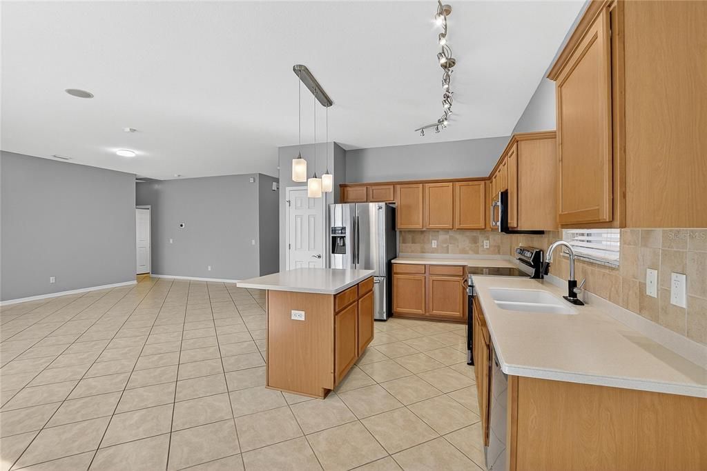 En Venta: $459,900 (4 camas, 3 baños, 2314 Pies cuadrados)