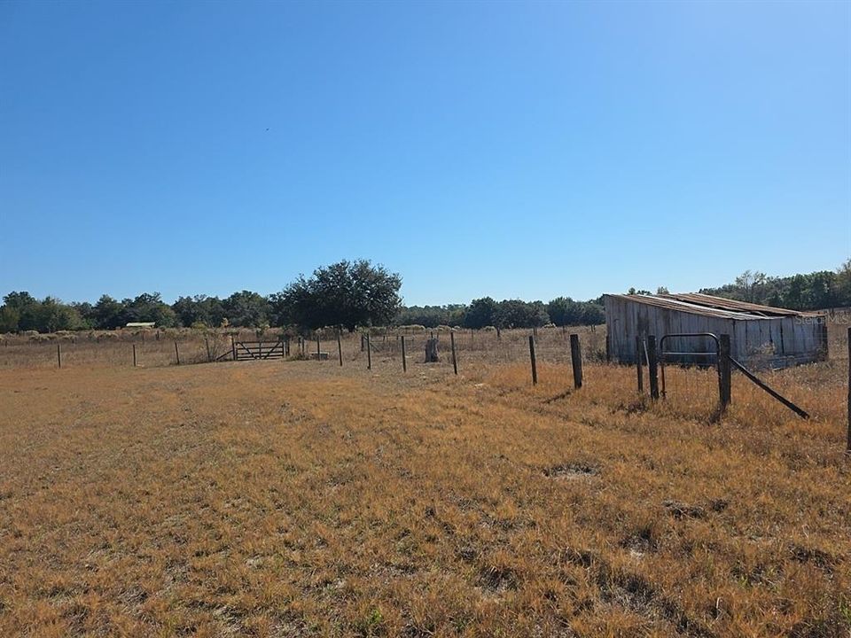 待售: $299,900 (2 贝兹, 1 浴室, 840 平方英尺)