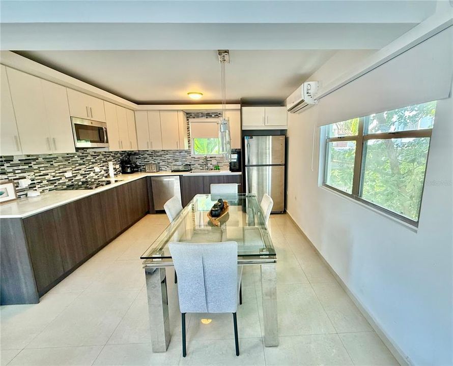 На продажу: $550,000 (3 спален, 3 ванн, 1750 Квадратных фут)