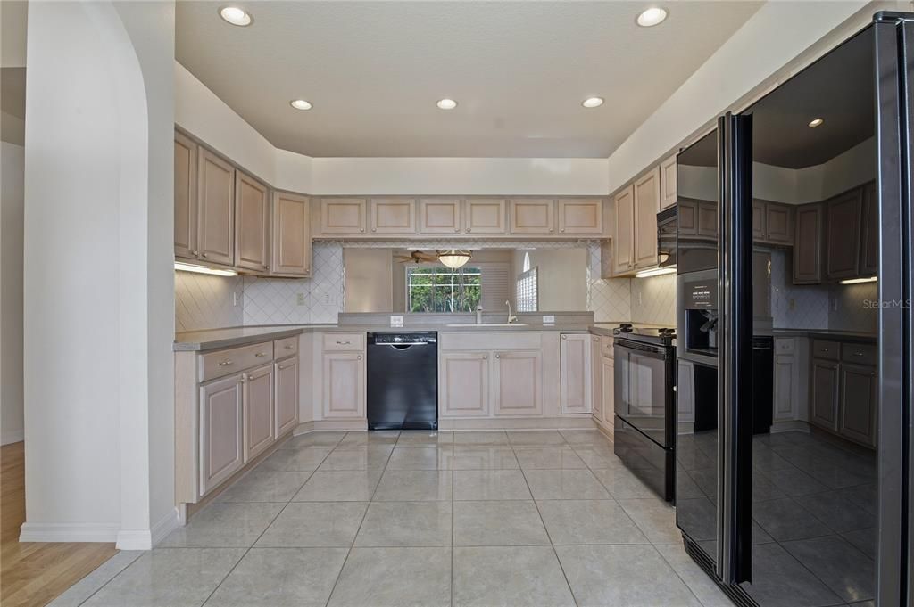 For Sale: $495,900 (3 beds, 2 baths, 1948 Square Feet)