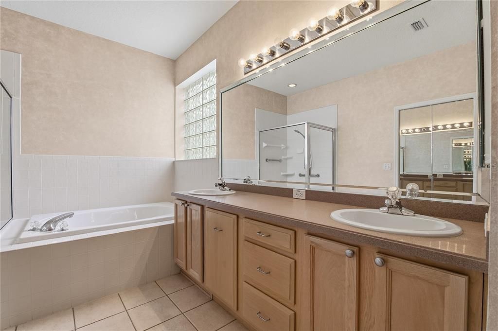 For Sale: $495,900 (3 beds, 2 baths, 1948 Square Feet)