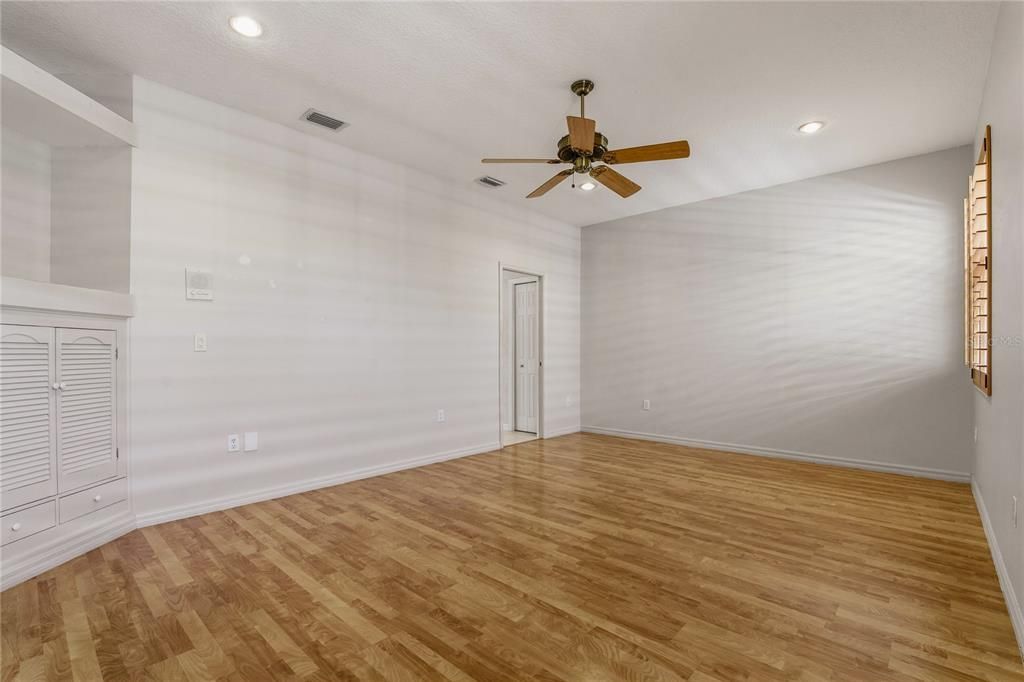 For Sale: $495,900 (3 beds, 2 baths, 1948 Square Feet)