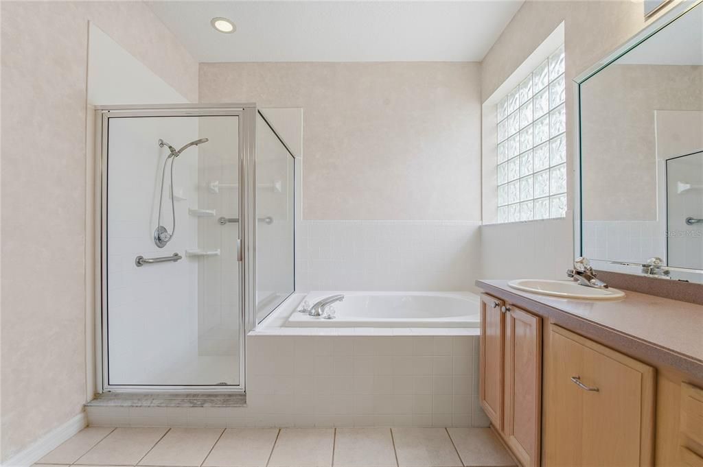 For Sale: $495,900 (3 beds, 2 baths, 1948 Square Feet)