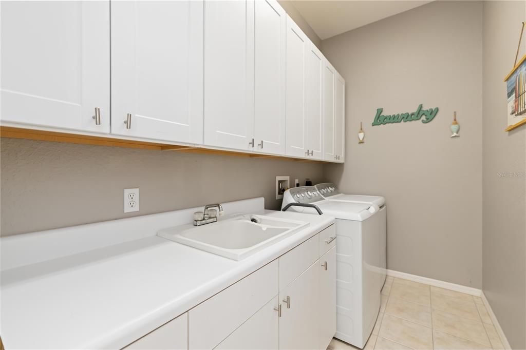 For Sale: $550,000 (3 beds, 3 baths, 2234 Square Feet)