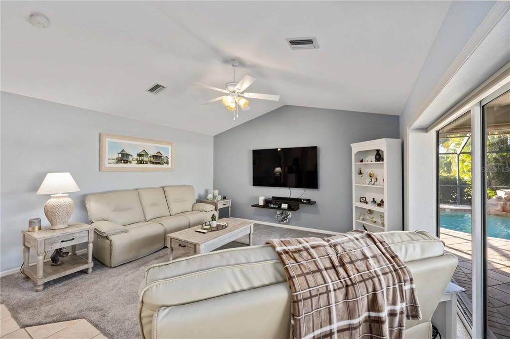 For Sale: $550,000 (3 beds, 3 baths, 2234 Square Feet)