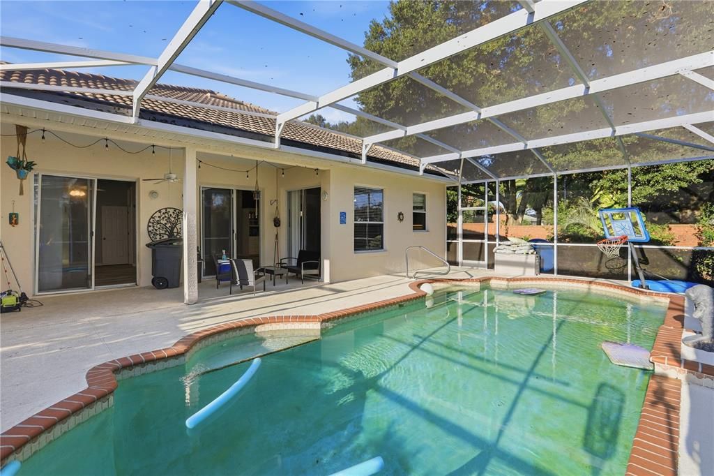 For Sale: $389,000 (3 beds, 2 baths, 1652 Square Feet)