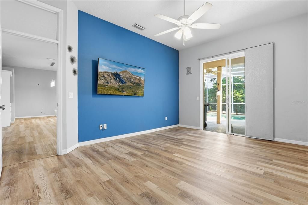 For Sale: $389,000 (3 beds, 2 baths, 1652 Square Feet)