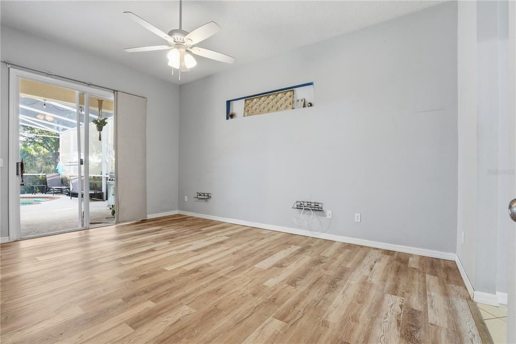 For Sale: $389,000 (3 beds, 2 baths, 1652 Square Feet)