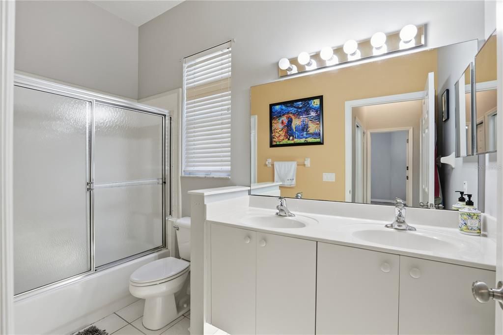 For Sale: $389,000 (3 beds, 2 baths, 1652 Square Feet)