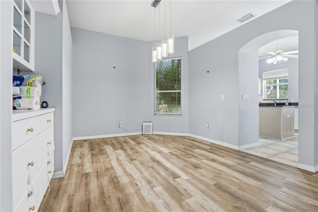 For Sale: $389,000 (3 beds, 2 baths, 1652 Square Feet)