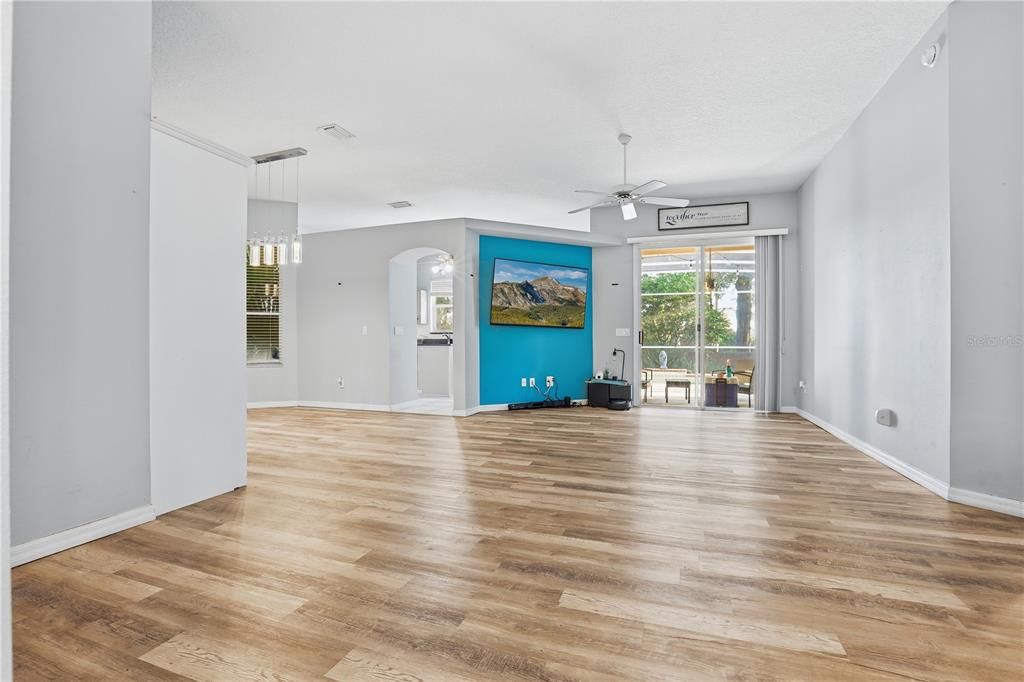 For Sale: $389,000 (3 beds, 2 baths, 1652 Square Feet)