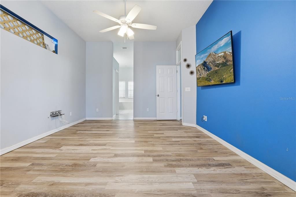 For Sale: $389,000 (3 beds, 2 baths, 1652 Square Feet)