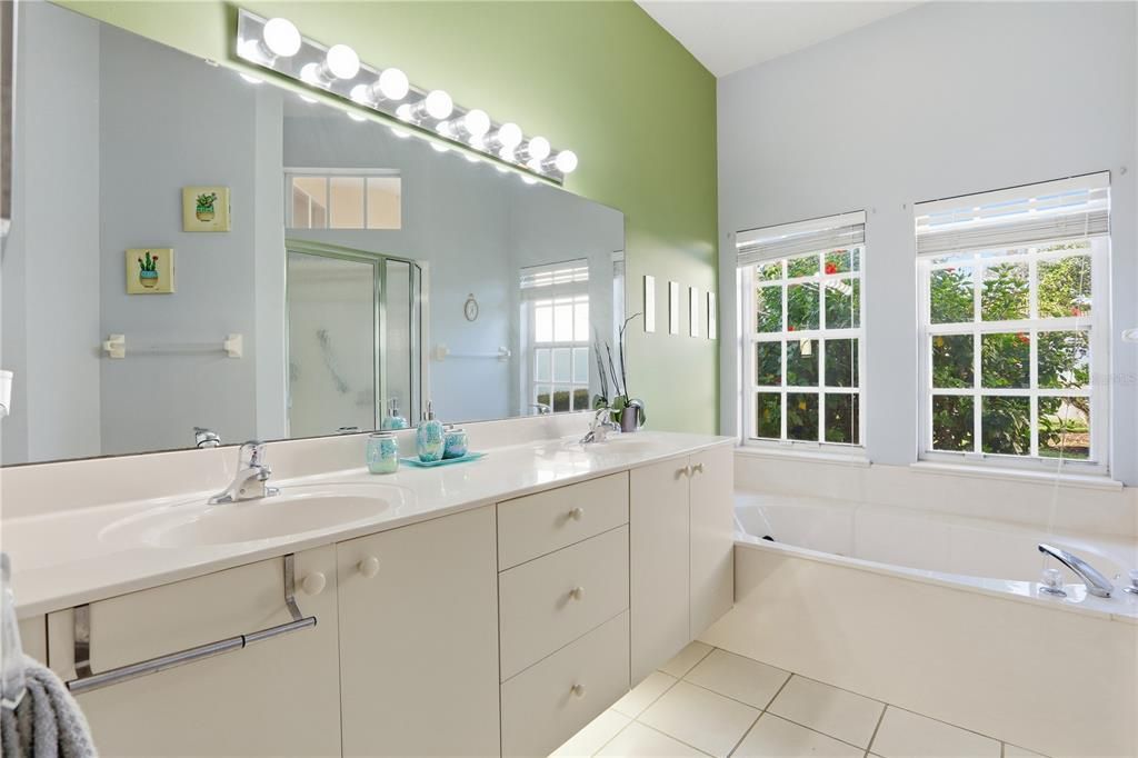 For Sale: $389,000 (3 beds, 2 baths, 1652 Square Feet)