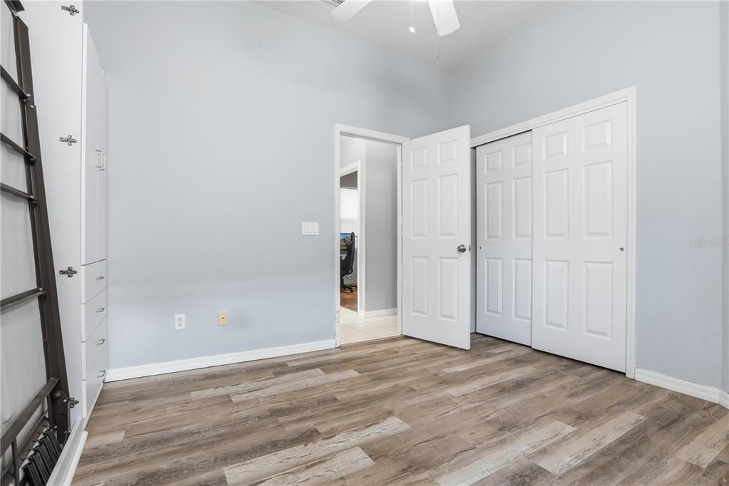 For Sale: $389,000 (3 beds, 2 baths, 1652 Square Feet)