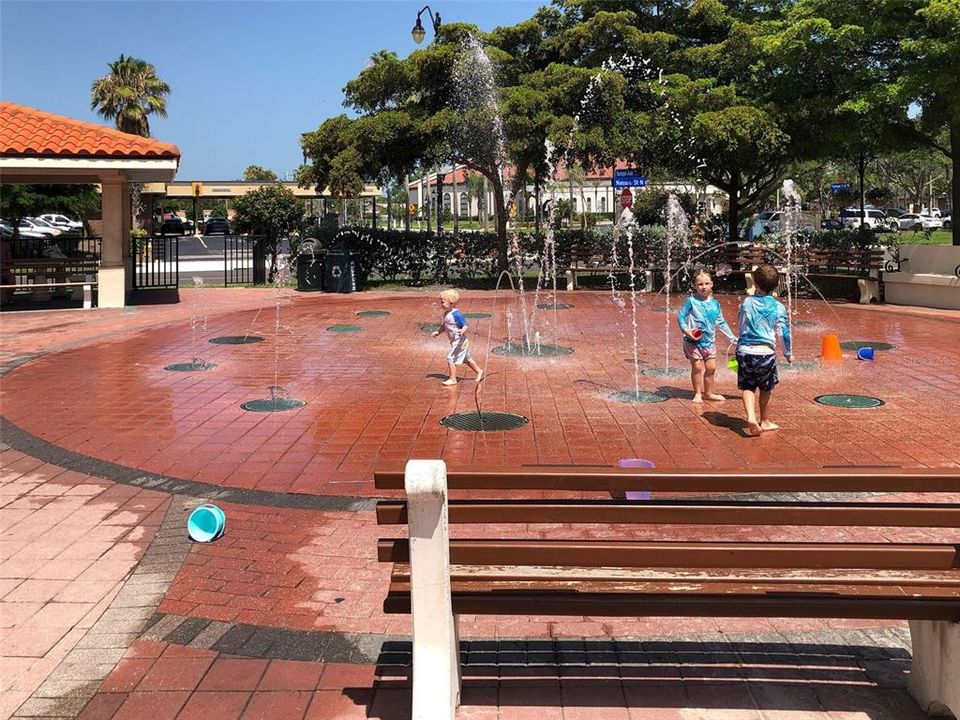 На продажу: $260,000 (2 спален, 2 ванн, 1072 Квадратных фут)